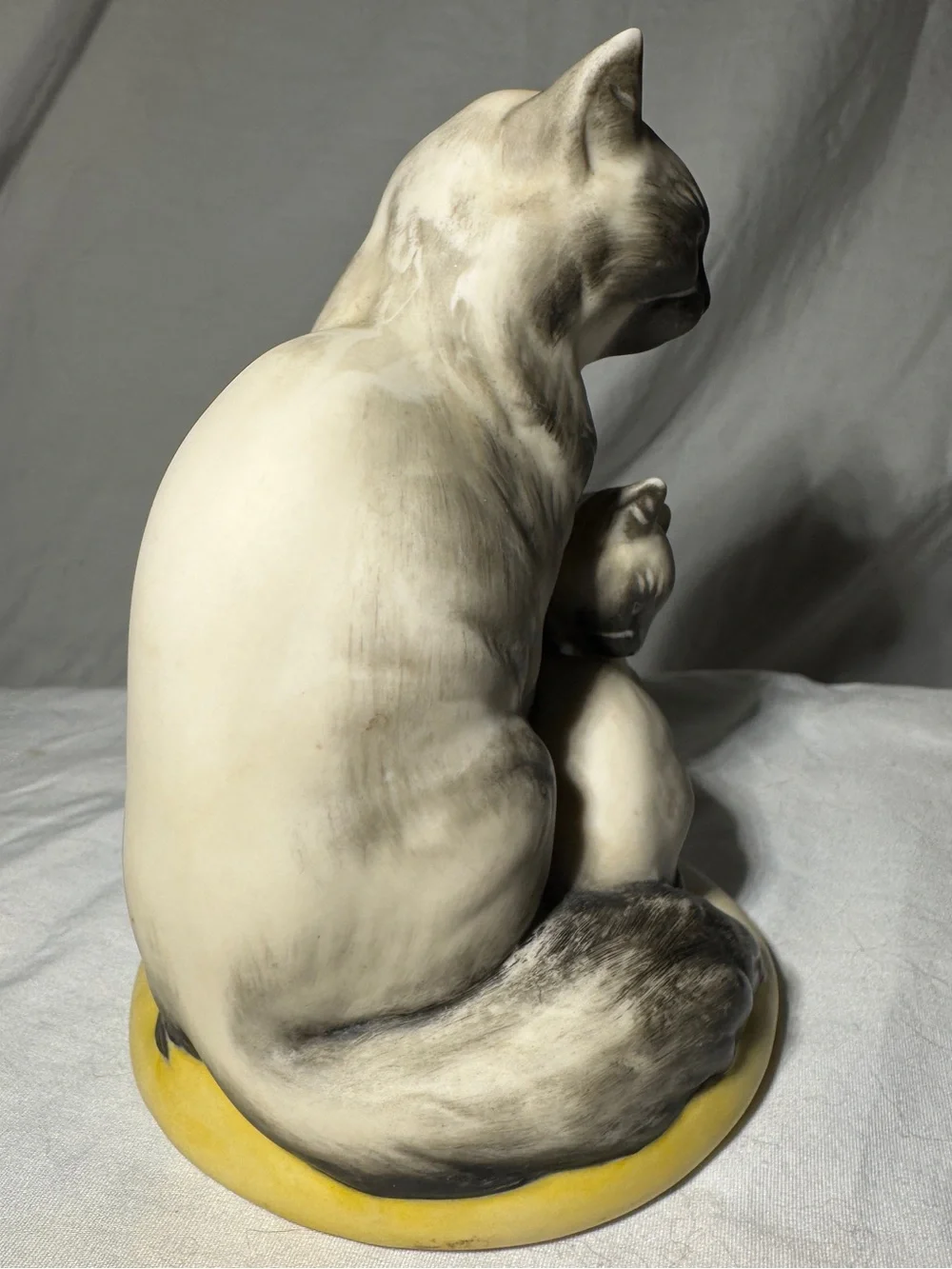 Vintage Editions in Porcelain hand painted porcelain mother cat with 2 kittens